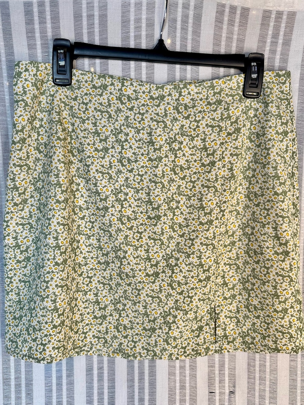 Aeropostale Green Daisy Print Mini Skirt